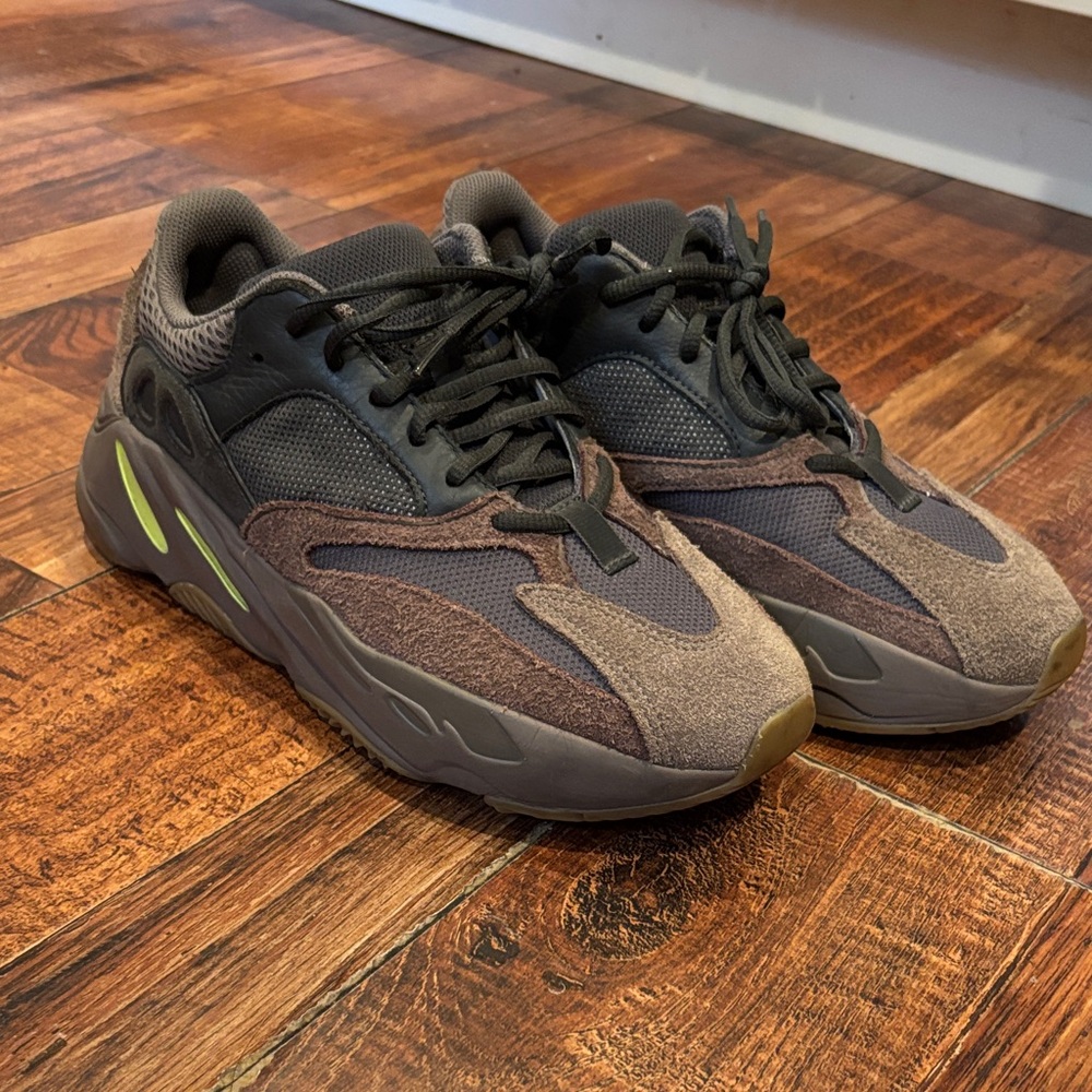 Yeezy boost 700